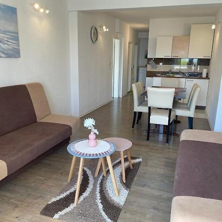 Nemira Beach Apartments 오미스 외부 사진