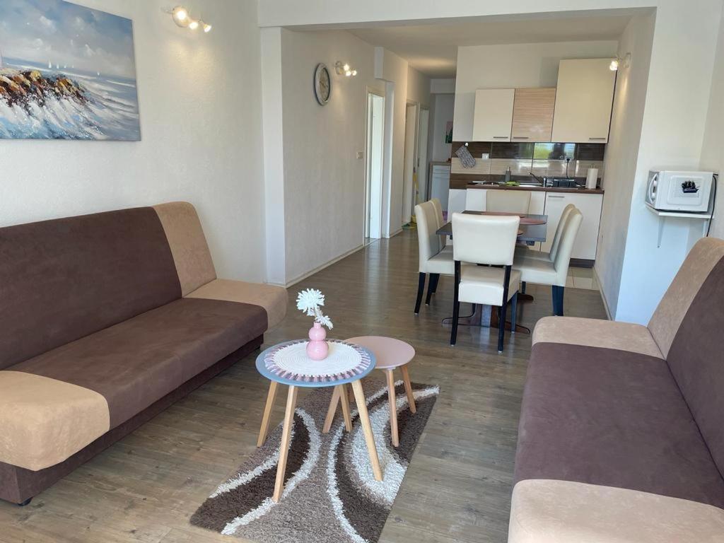 Nemira Beach Apartments 오미스 외부 사진