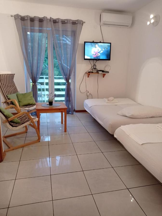 Nemira Beach Apartments 오미스 외부 사진