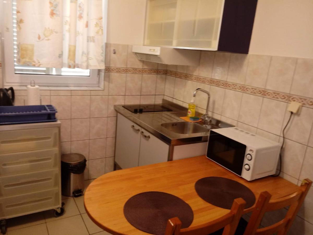 Nemira Beach Apartments 오미스 외부 사진