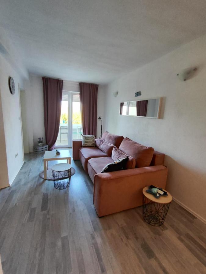 Nemira Beach Apartments 오미스 외부 사진