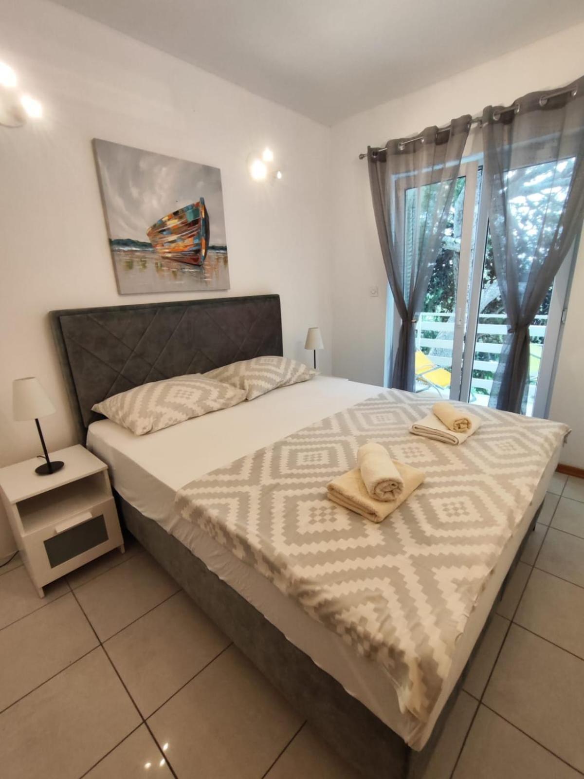 Nemira Beach Apartments 오미스 외부 사진