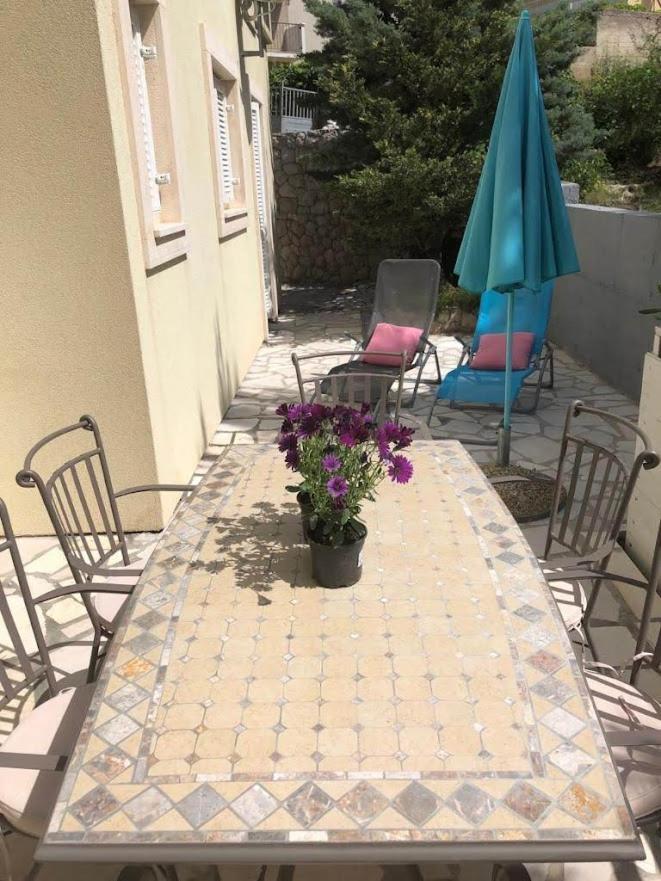 Nemira Beach Apartments 오미스 외부 사진