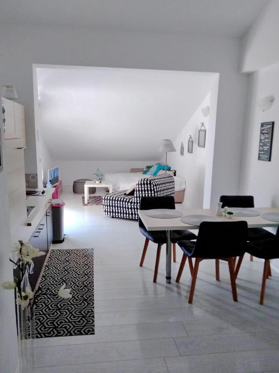 Nemira Beach Apartments 오미스 외부 사진