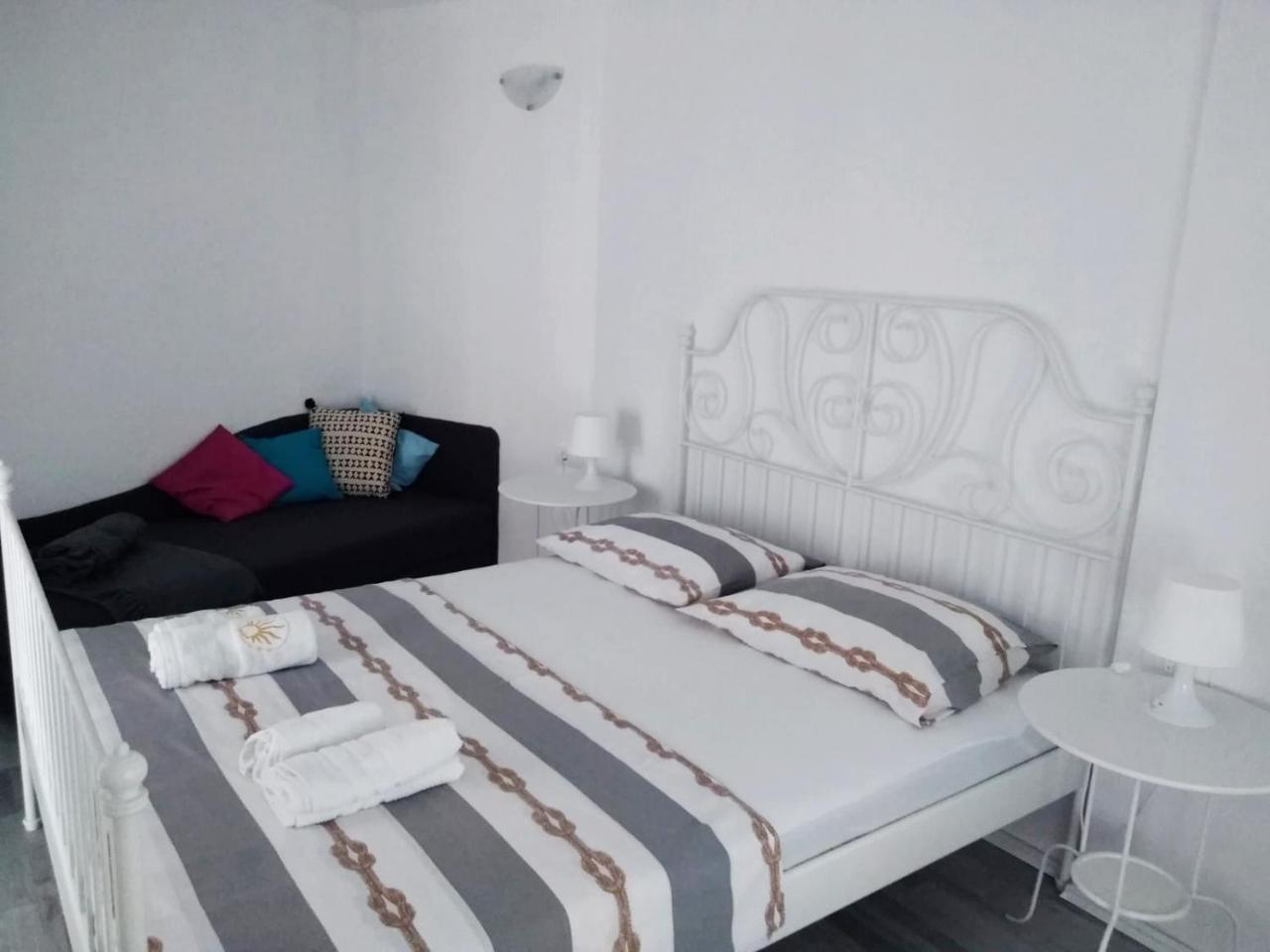 Nemira Beach Apartments 오미스 외부 사진