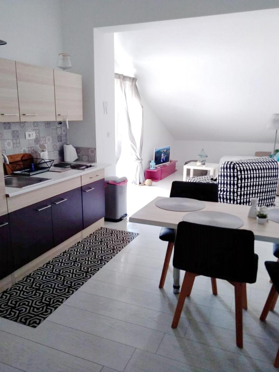 Nemira Beach Apartments 오미스 외부 사진