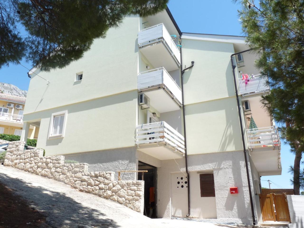 Nemira Beach Apartments 오미스 외부 사진